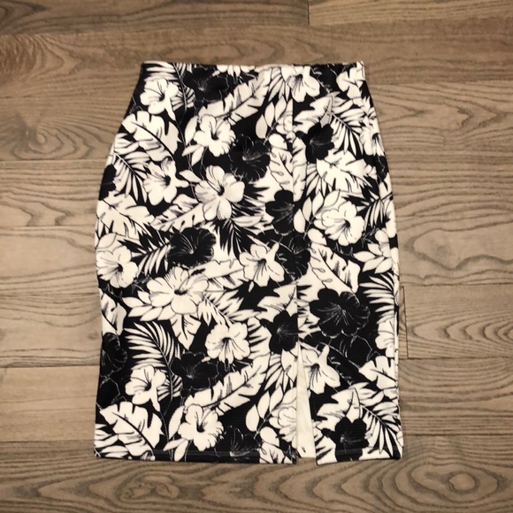 Skirt - Picture 2 of 2